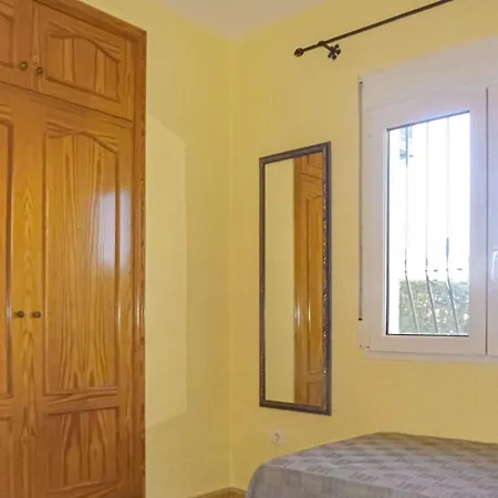 In With 3 Bedrooms&outdoor Swimming Pool *