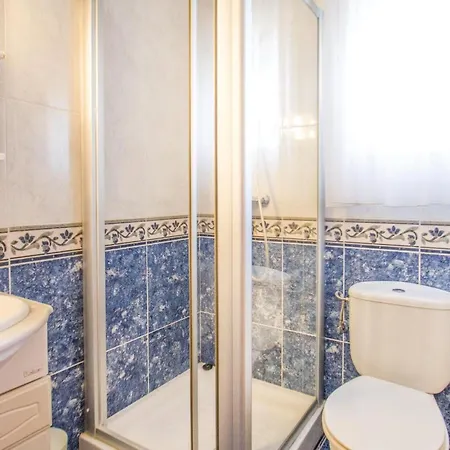 In With 3 Bedrooms&outdoor Swimming Pool *
